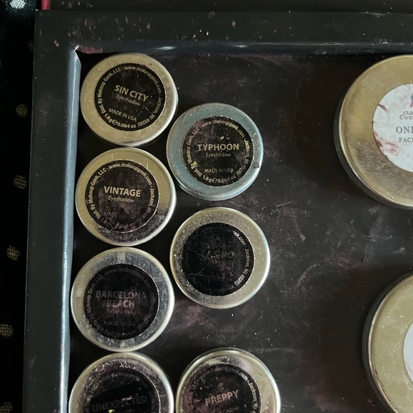 Amazing amazing selection of Indy brand, highlighters, and eyeshadows. - Picture 6 of 7